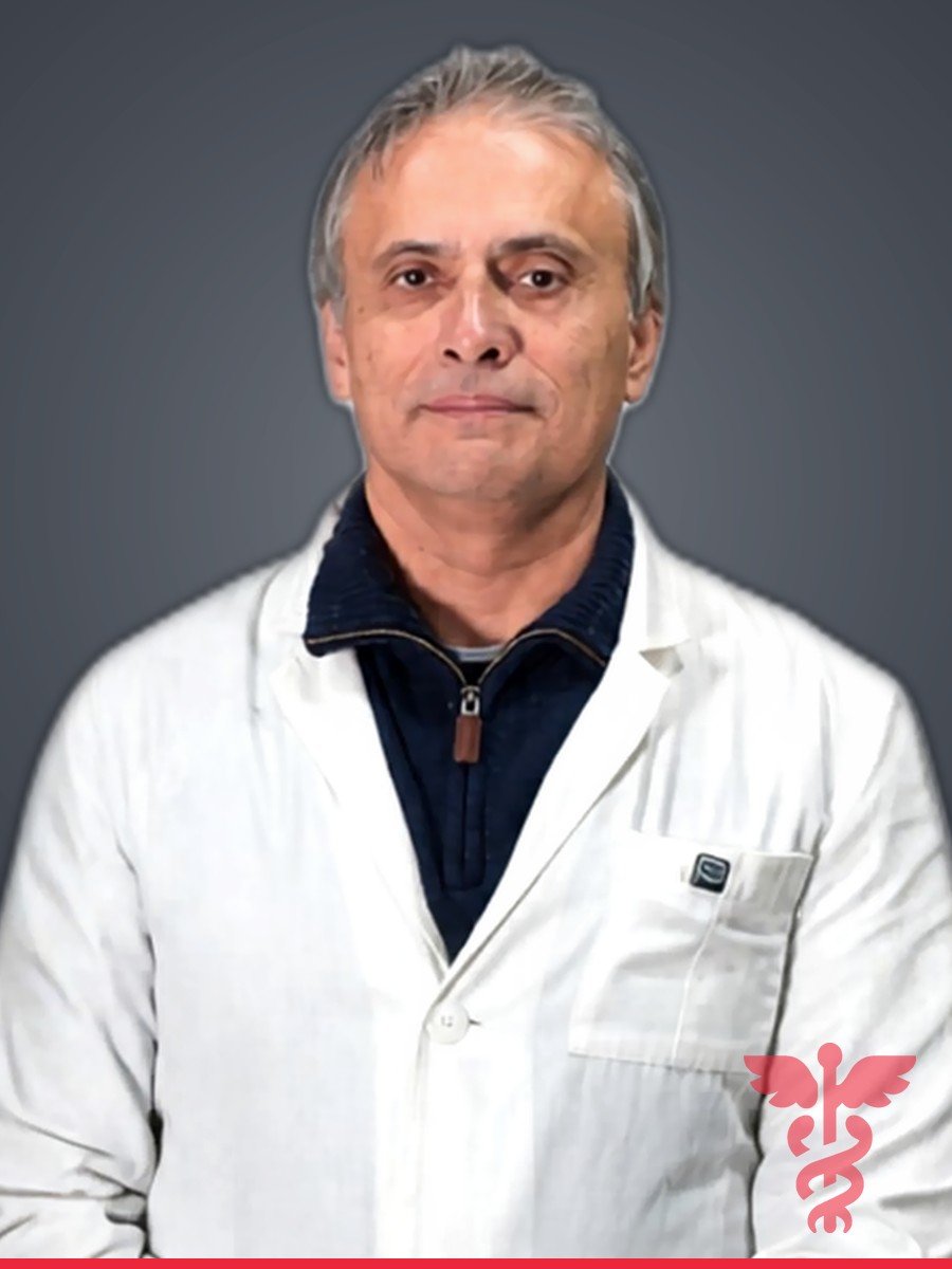 Dr. Cristian Conejeros, traumatólogo especialista en tobillo y pie